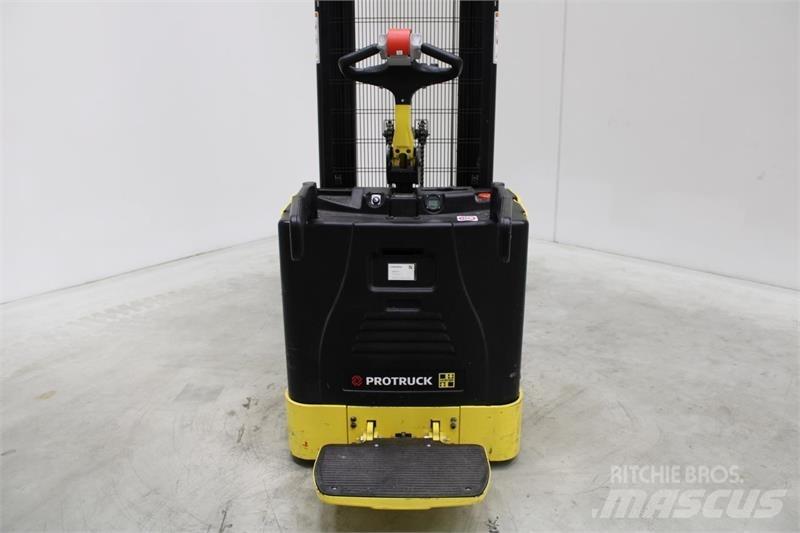 Hyster S1.5S Самоходные электроштабелёры