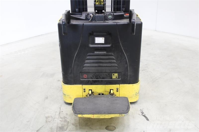 Hyster S1.5S Самоходные электроштабелёры