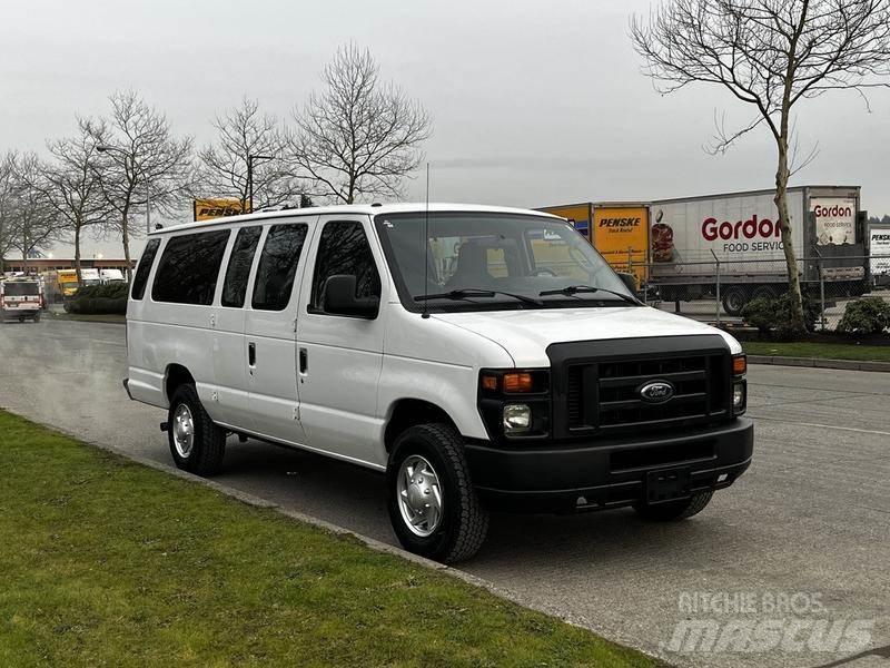 Ford Econoline Легковые автомобили