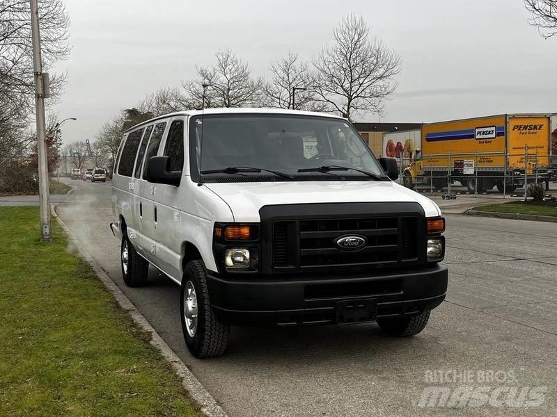 Ford Econoline Легковые автомобили