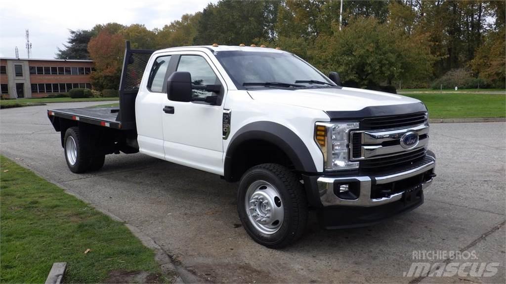 Ford F-550 Грузовики-платформы/боковая разгрузка