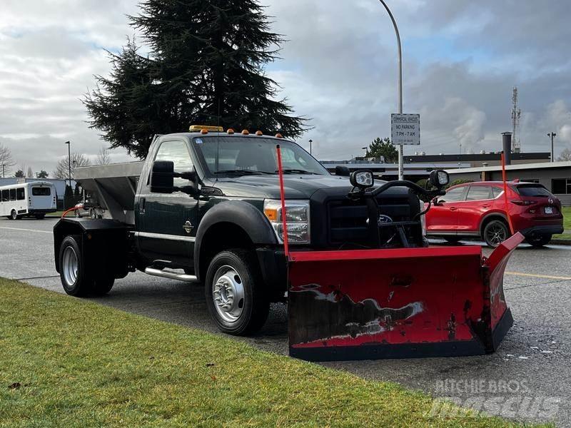 Ford F-550 Снежные отвалы и плуги