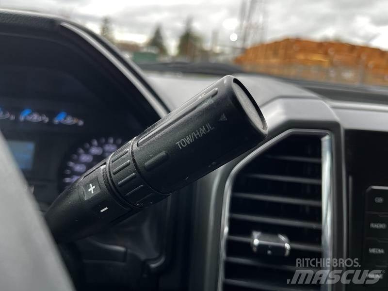 Ford F-550 Грузовики-платформы/боковая разгрузка