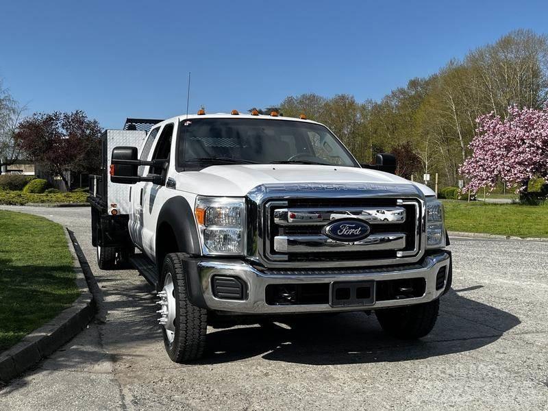 Ford F-550 Грузовики-платформы/боковая разгрузка