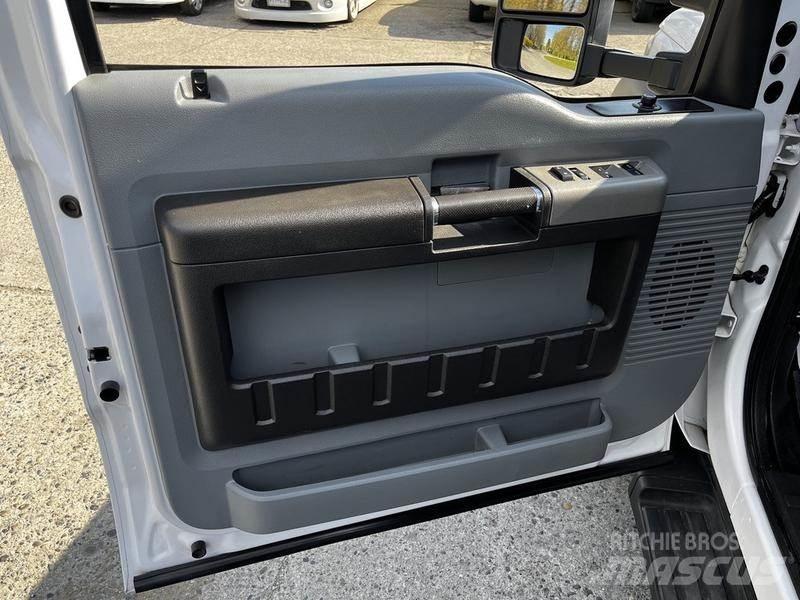 Ford F-550 Грузовики-платформы/боковая разгрузка