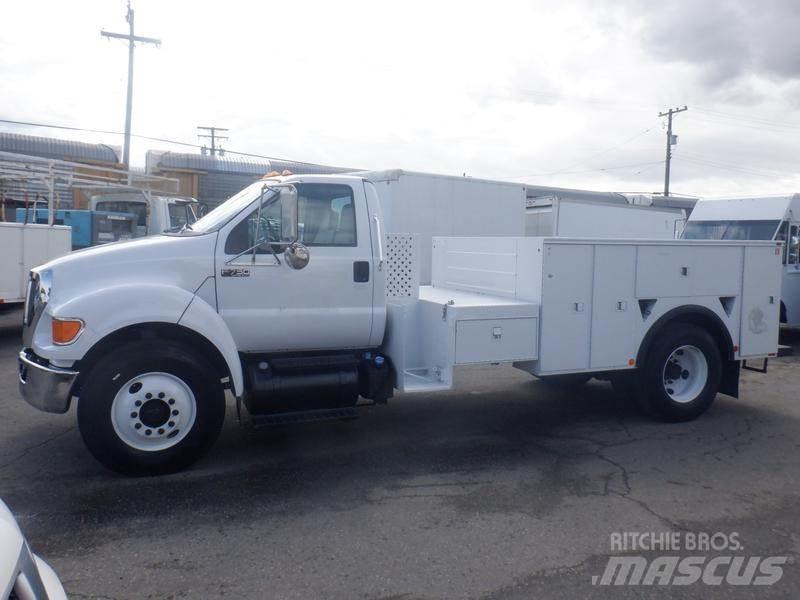 Ford F-750 Комбинированные дорожные машины