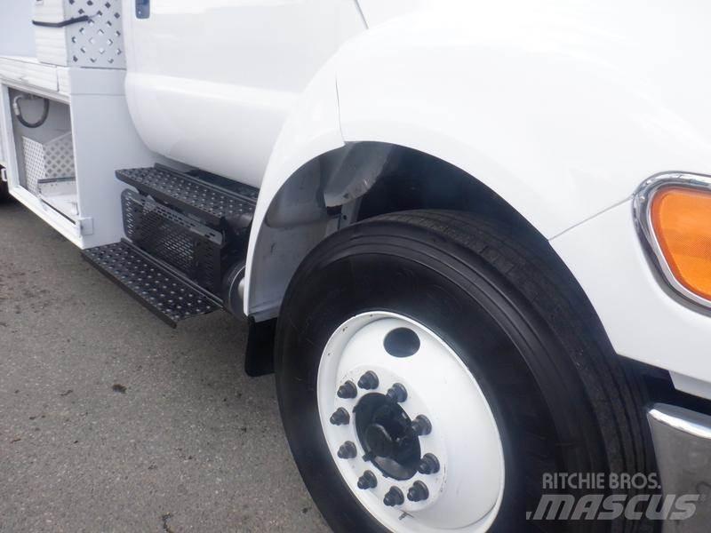 Ford F-750 Комбинированные дорожные машины