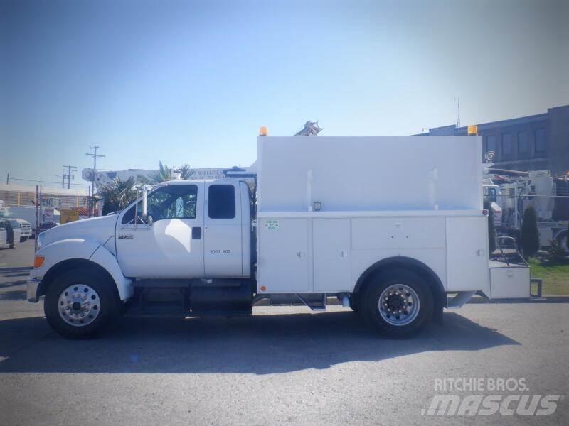 Ford F-750 Комбинированные дорожные машины