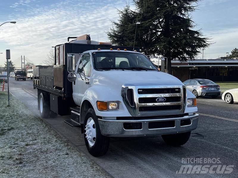 Ford F-750 Грузовики-платформы/боковая разгрузка