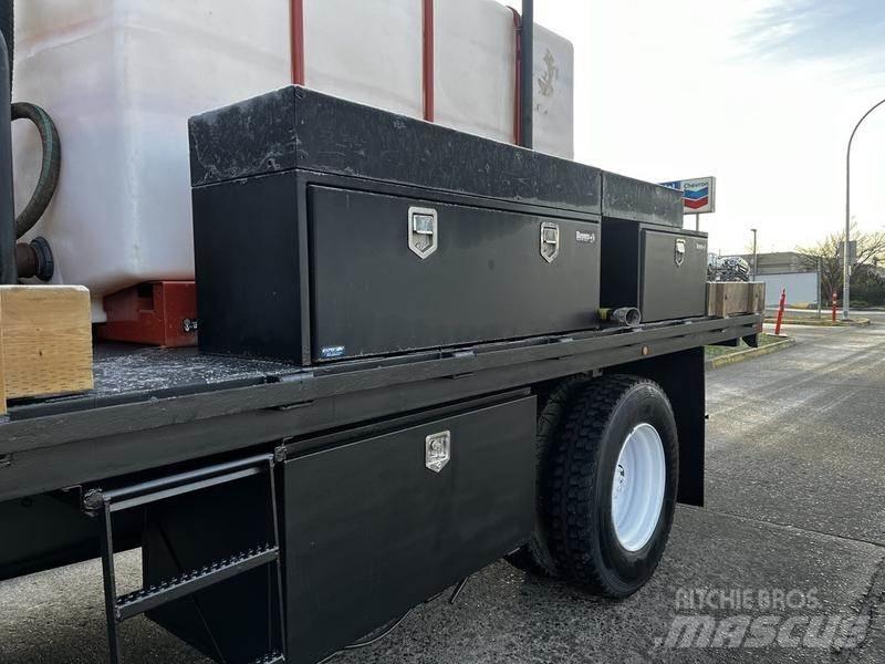 Ford F-750 Грузовики-платформы/боковая разгрузка