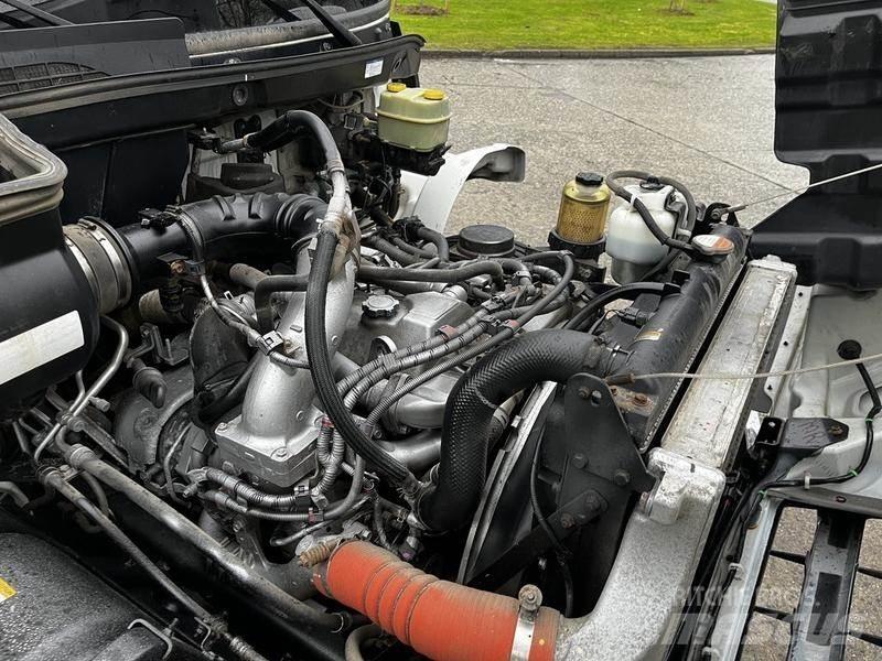 Hino 338 Изотермический фургон