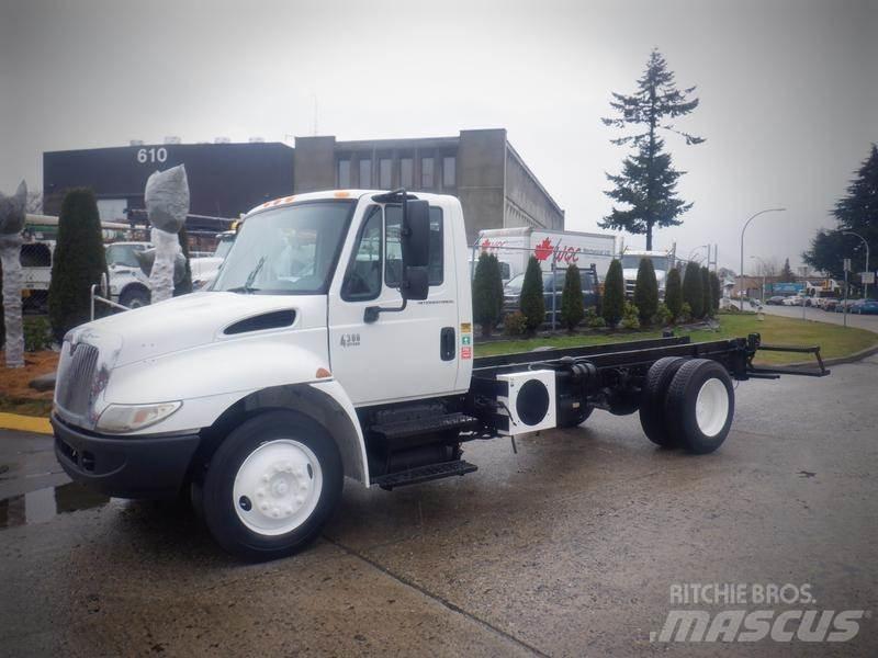 International 4300 Шасси с кабиной