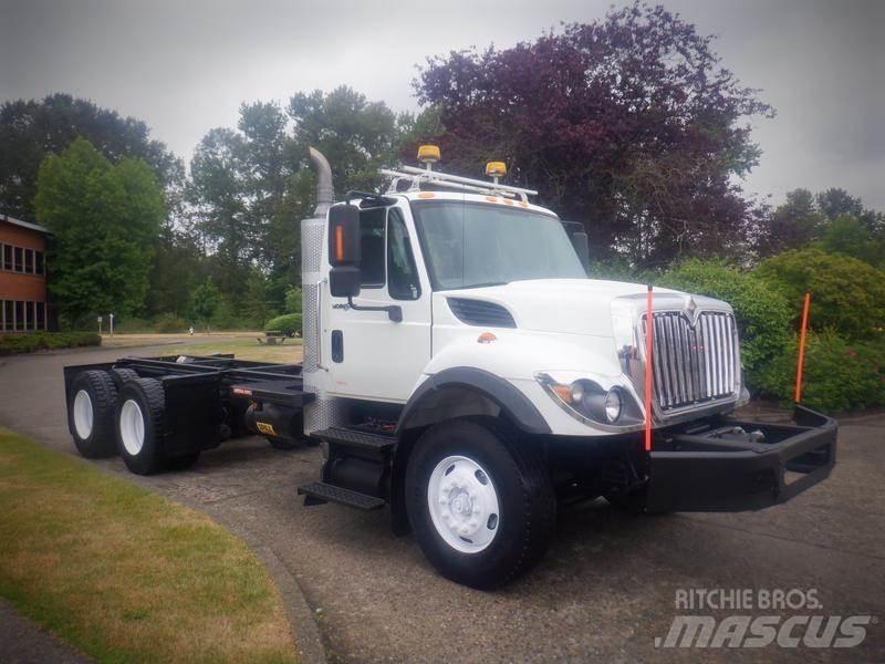 International 7400 Шасси с кабиной