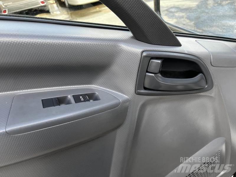 Isuzu NPR Изотермический фургон