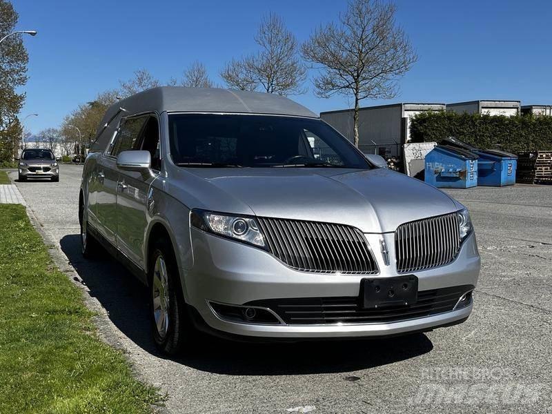 Lincoln MKT Легковые автомобили