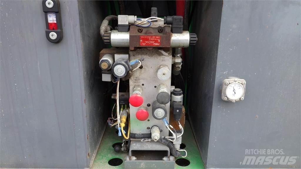 SkyJack SJ6826RT Ножничные подъемники