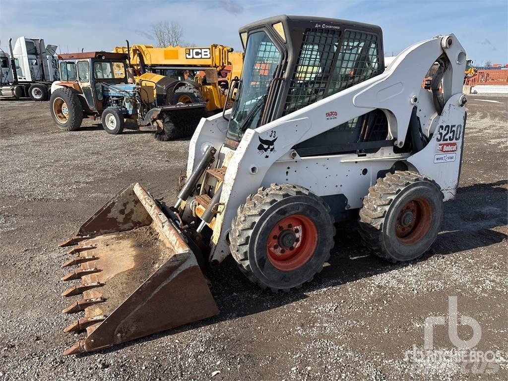 Bobcat S250 Мини-погрузчики