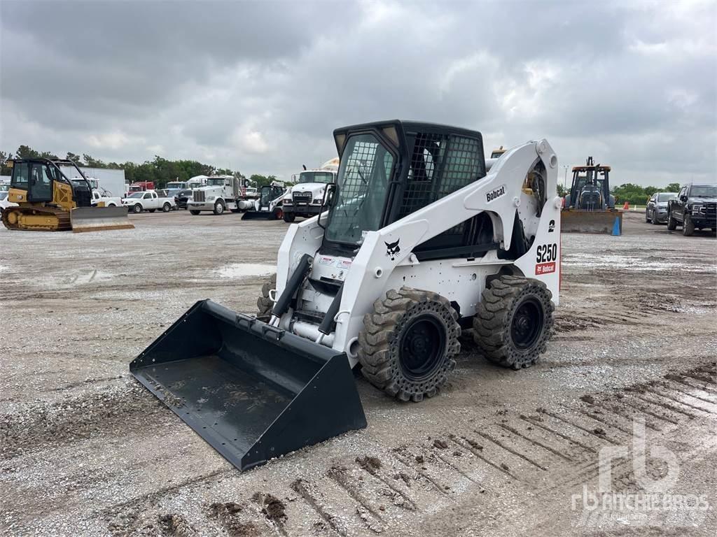 Bobcat S250 Мини-погрузчики