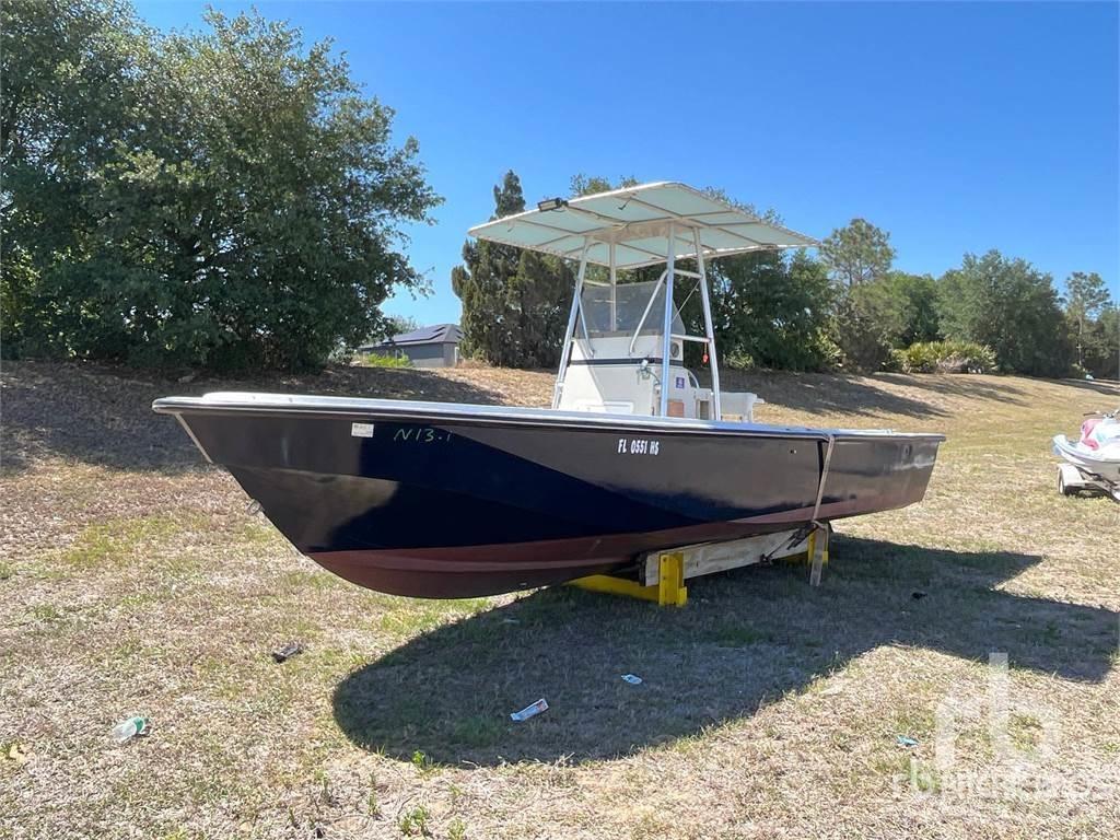 BOSTON WHALER Земснаряды / баржи