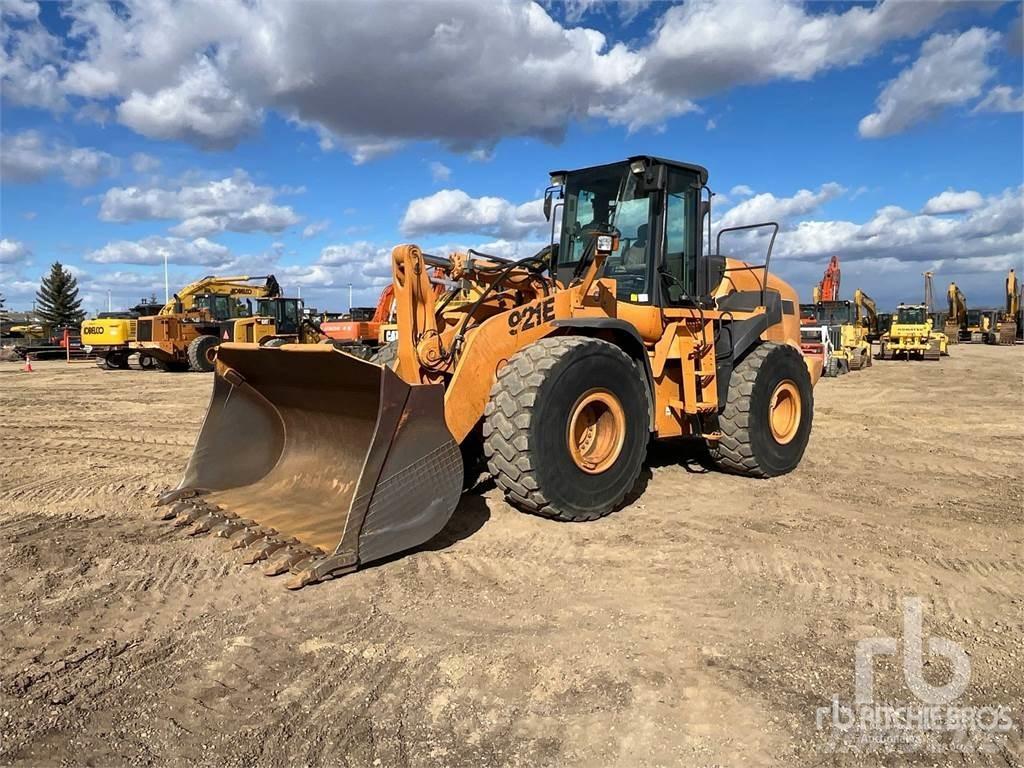 CASE 921E Фронтальные погрузчики