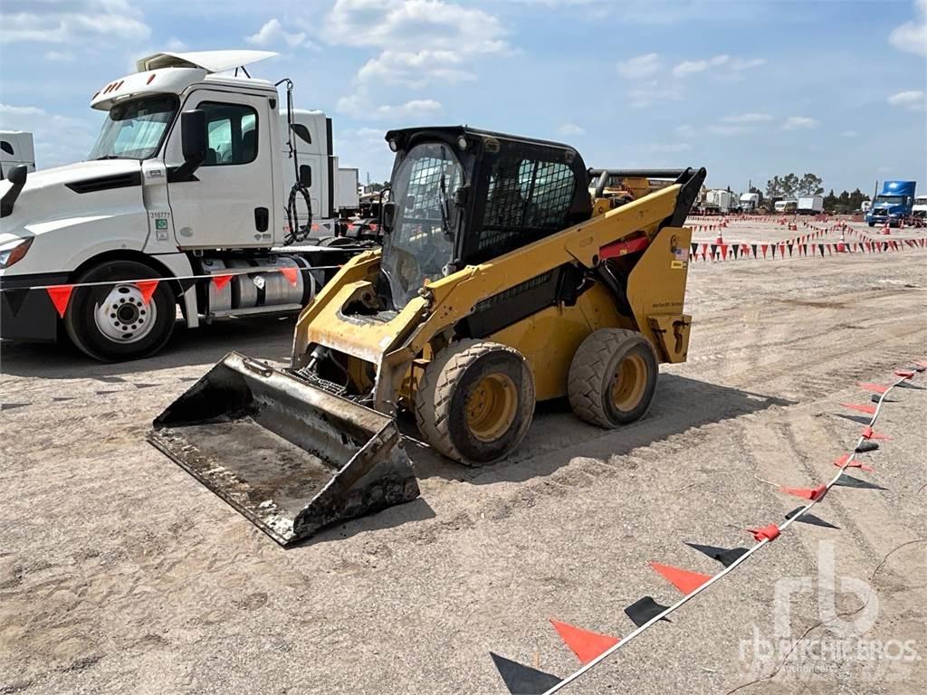 CAT 272D2 Мини-погрузчики