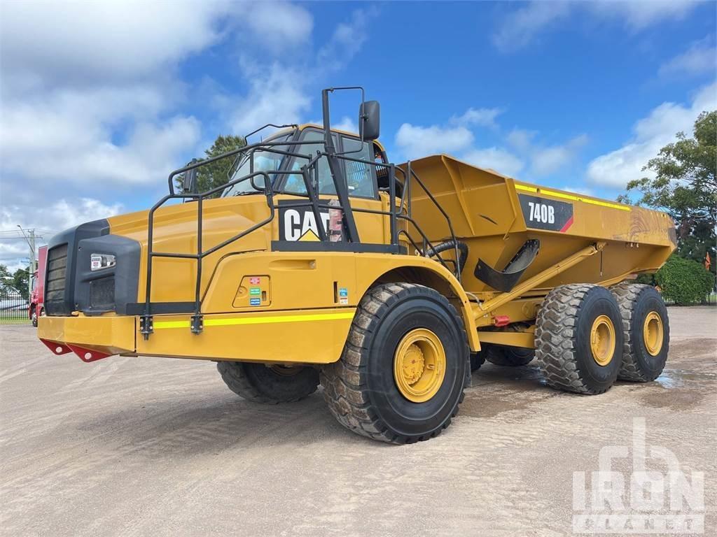 CAT 740B Шарнирно-сочленённые самосвалы