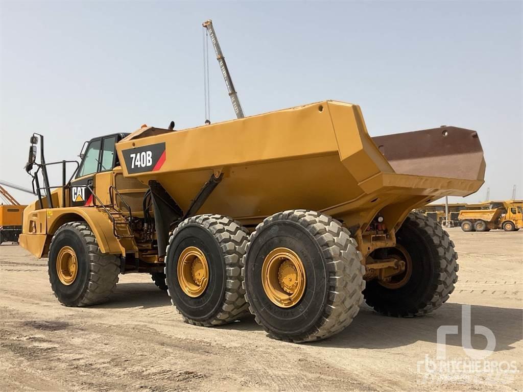 CAT 740B Шарнирно-сочленённые самосвалы