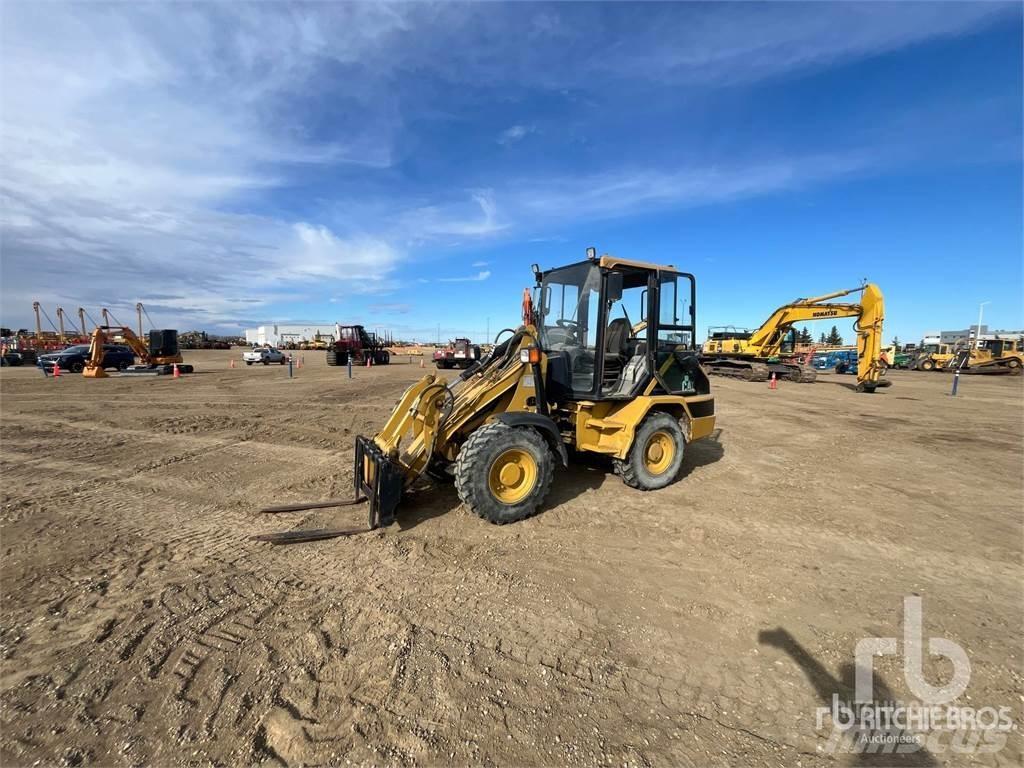 CAT 902 Фронтальные погрузчики
