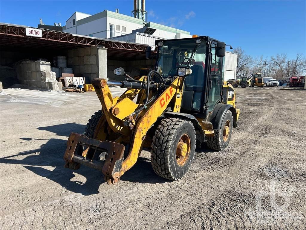 CAT 906M Фронтальные погрузчики