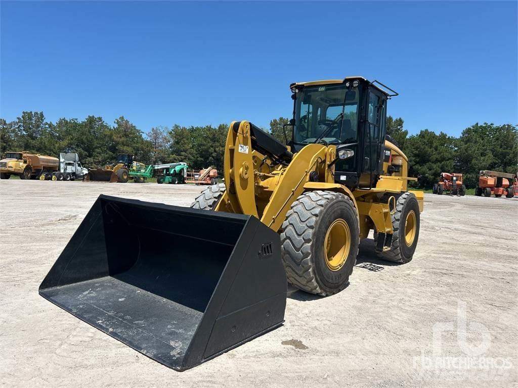 CAT 930M Фронтальные погрузчики