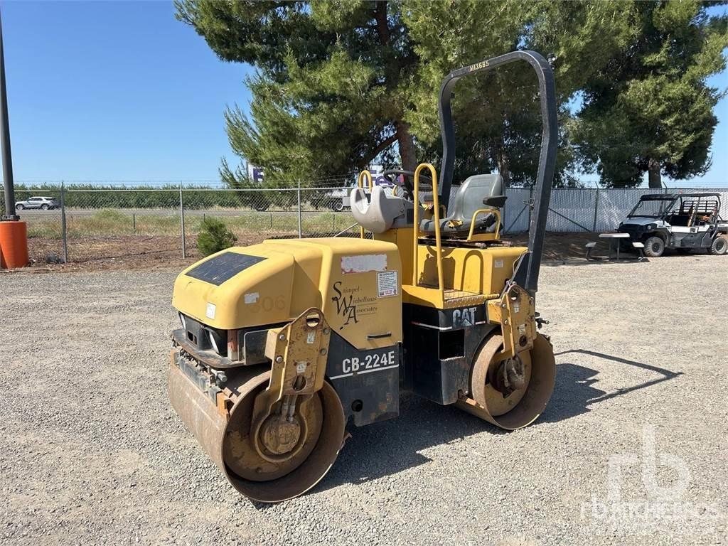 CAT CB224E Катки тротуарные