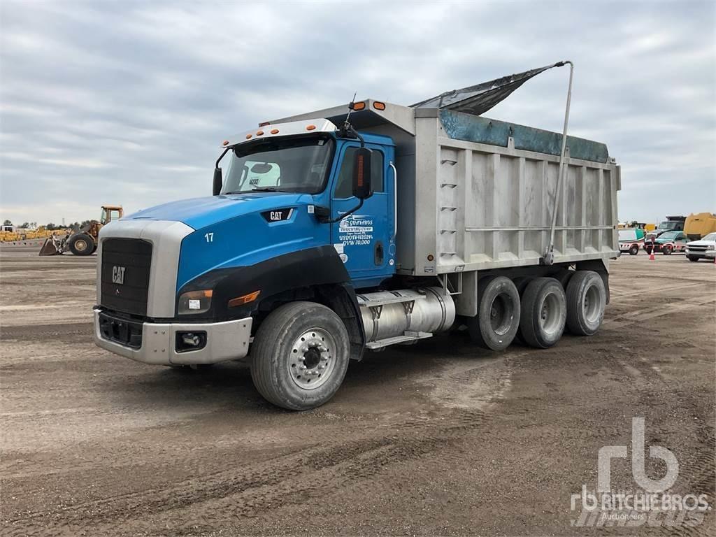 CAT CT660S Грузовики-Самосвалы