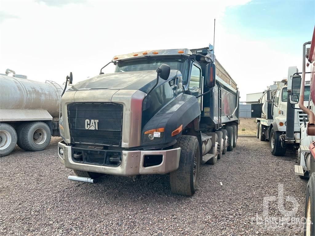 CAT CT660S Грузовики-Самосвалы