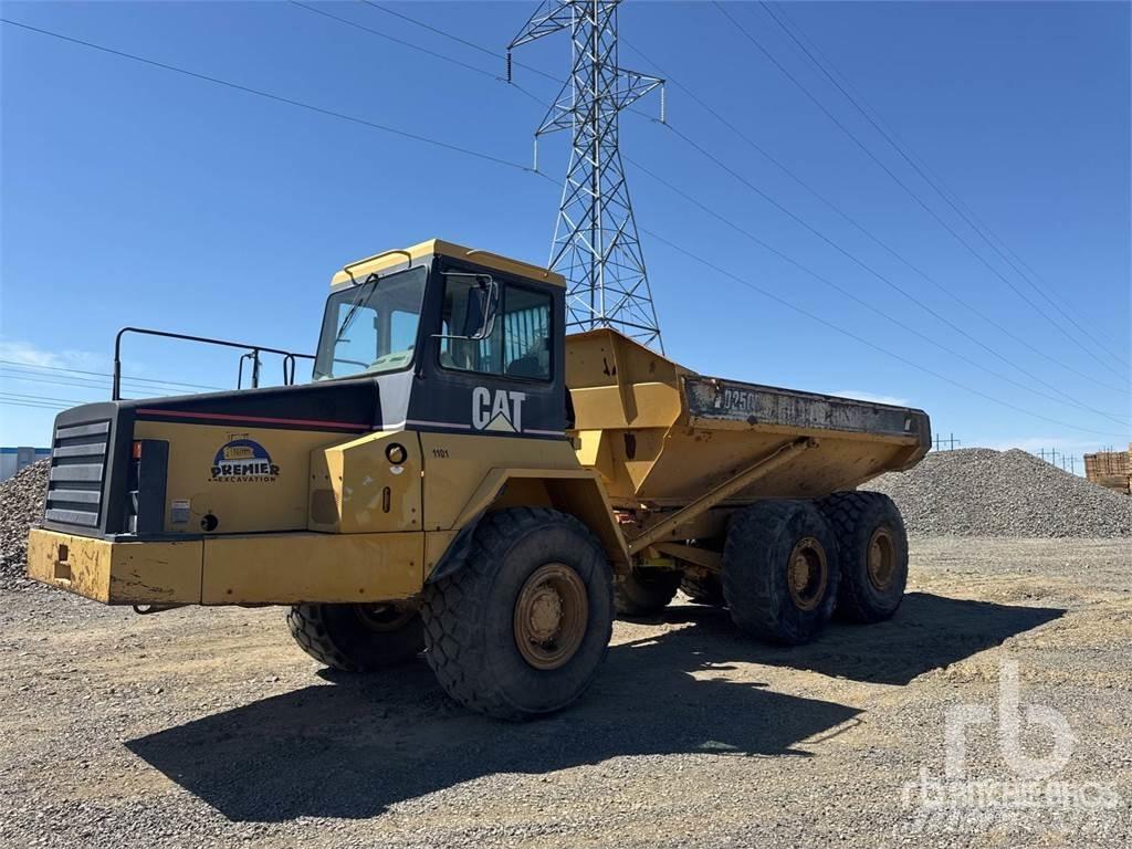 CAT D250E Шарнирно-сочленённые самосвалы
