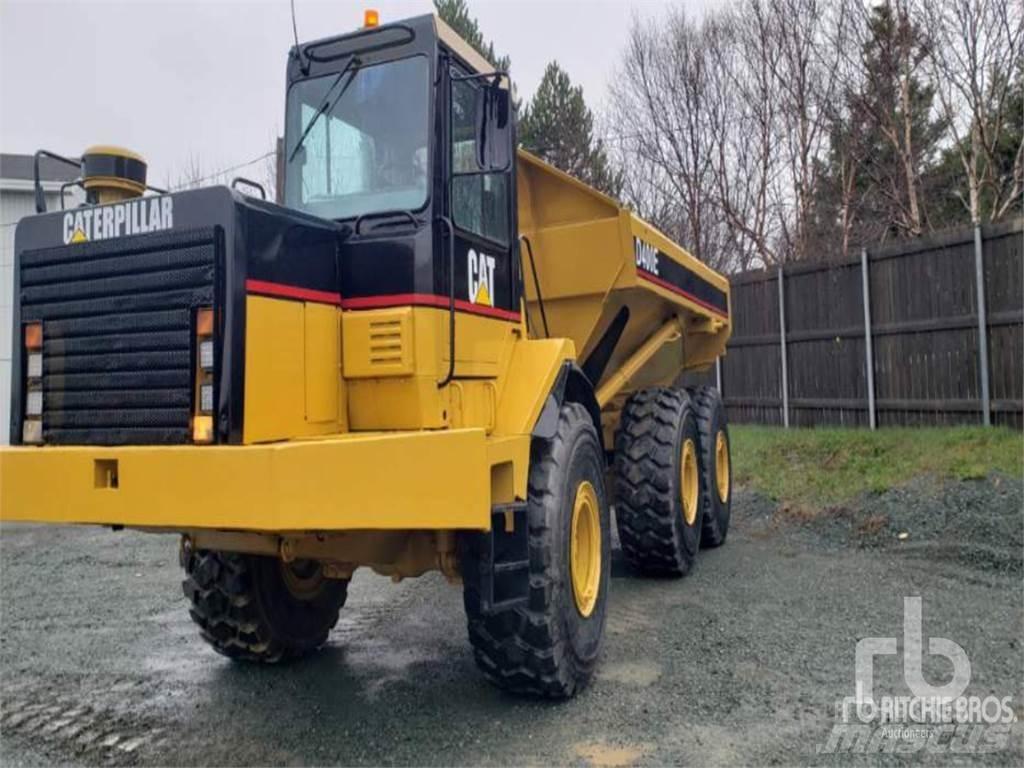 CAT D400E Шарнирно-сочленённые самосвалы
