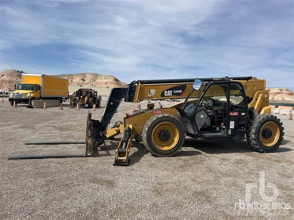 CAT TL943D Телескопические погрузчики