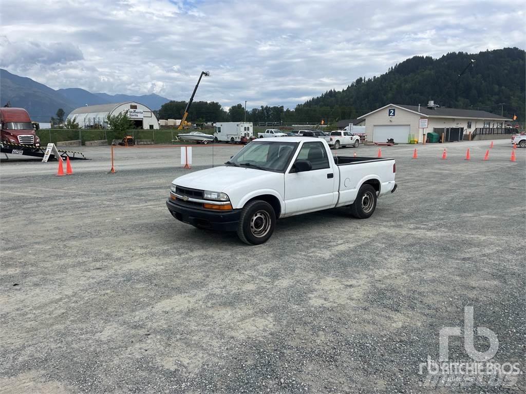 Chevrolet S-10 Бортовые фургоны