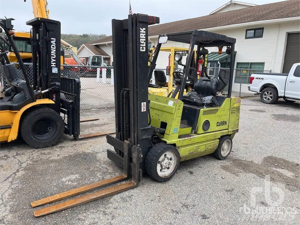 Clark GCX30E Дизельные погрузчики
