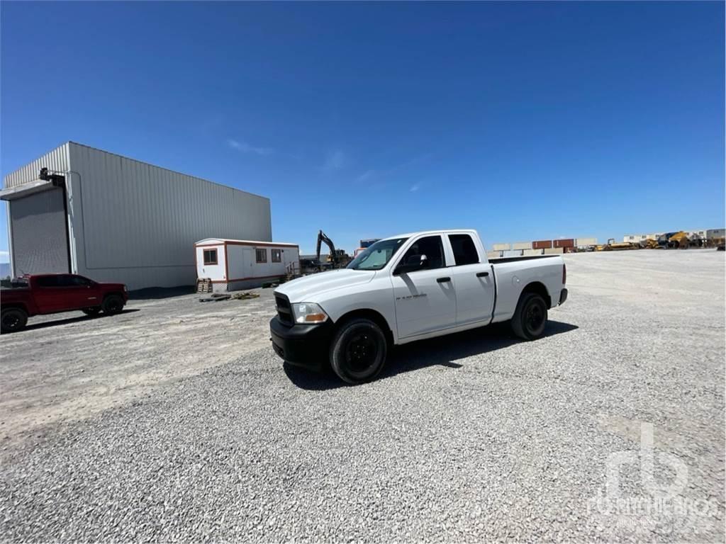 Dodge 1500 Бортовые фургоны