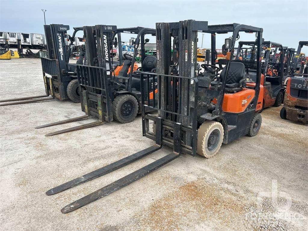 Doosan G25G Дизельные погрузчики