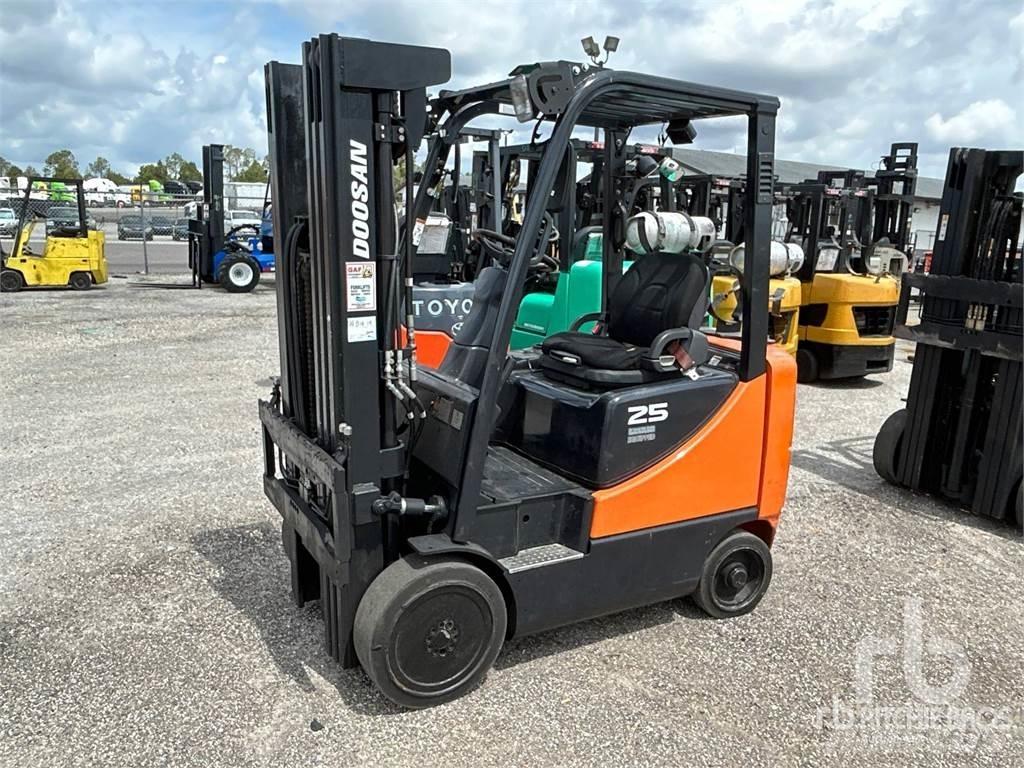 Doosan GC25E-3 Дизельные погрузчики