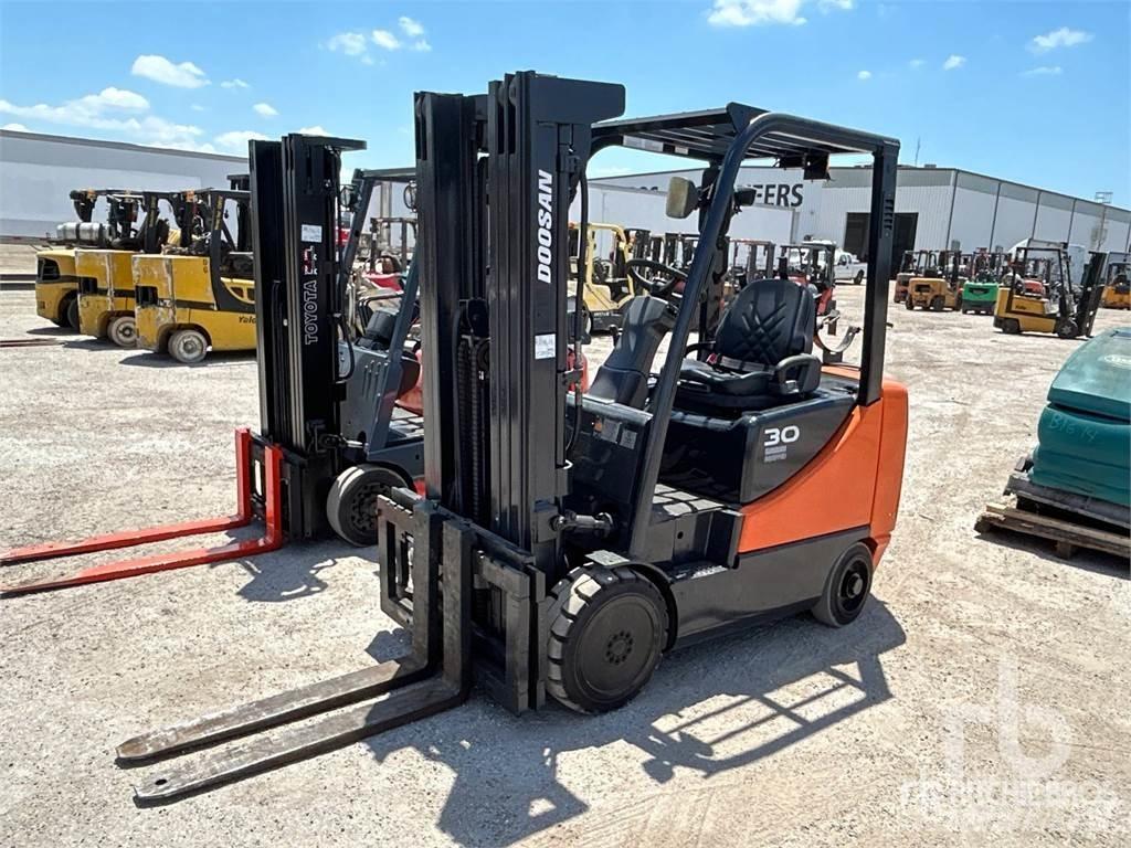 Doosan GC30E-5 Дизельные погрузчики