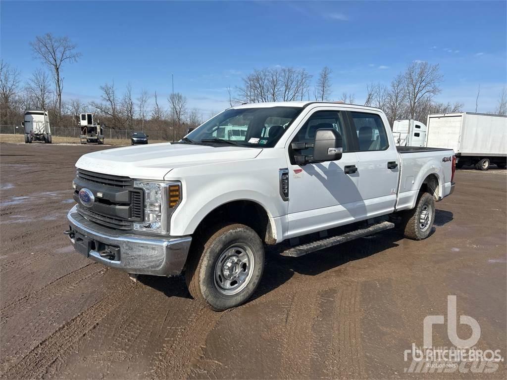 Ford F-250 Бортовые фургоны