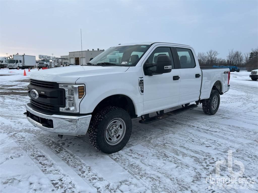 Ford F-250 Бортовые фургоны