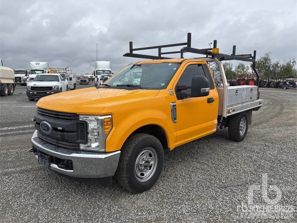 Ford F-250 Грузовики-платформы/боковая разгрузка