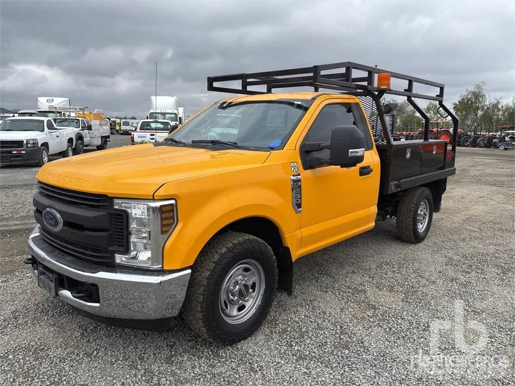 Ford F-250 Грузовики-платформы/боковая разгрузка