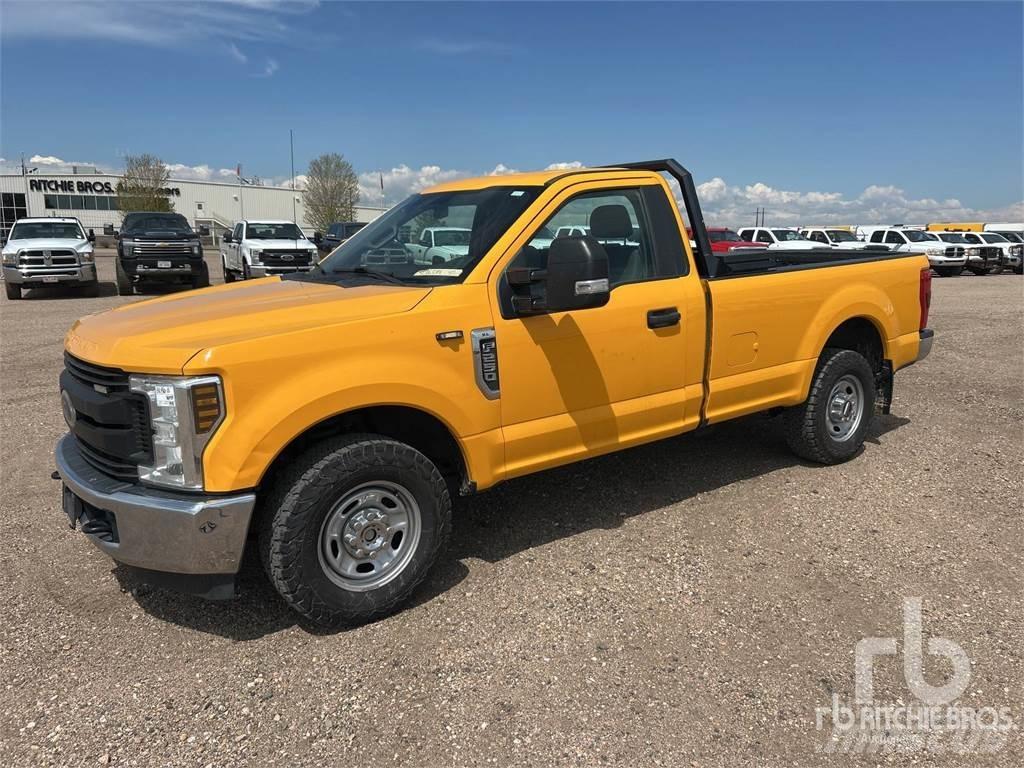 Ford F-250 Бортовые фургоны