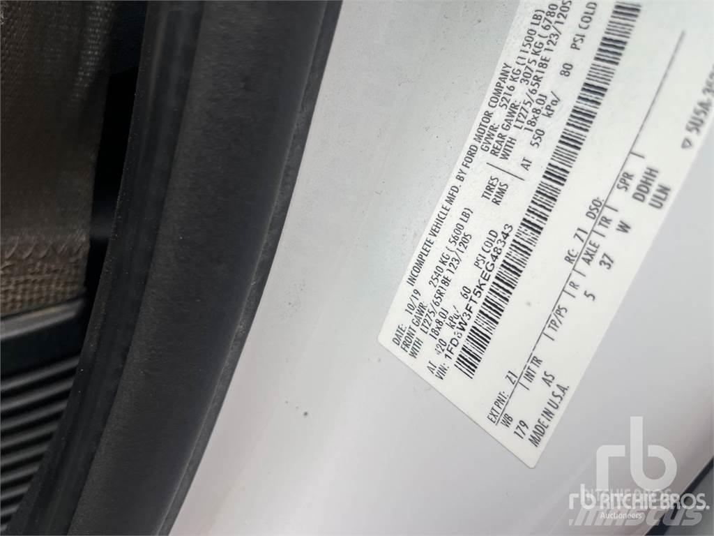 Ford F-350 Грузовики-платформы/боковая разгрузка
