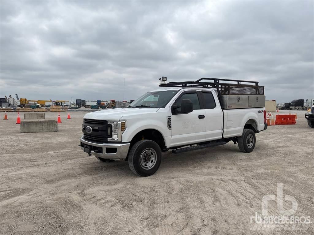 Ford F-350 Бортовые фургоны