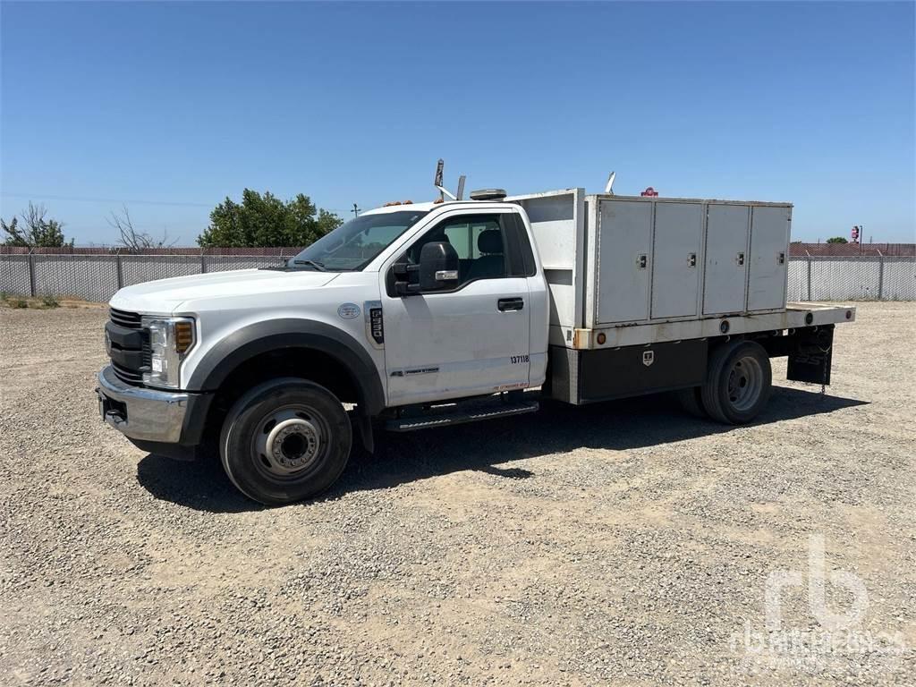 Ford F-550 Грузовики-платформы/боковая разгрузка